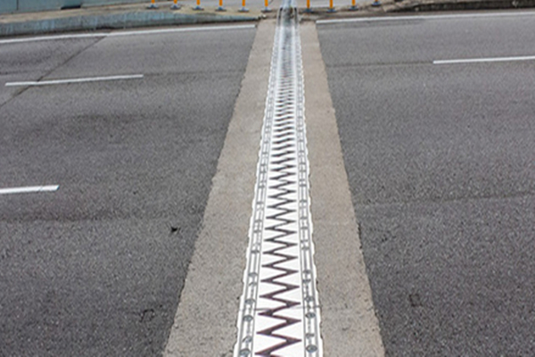 橋梁伸縮縫裝置檢測(cè)